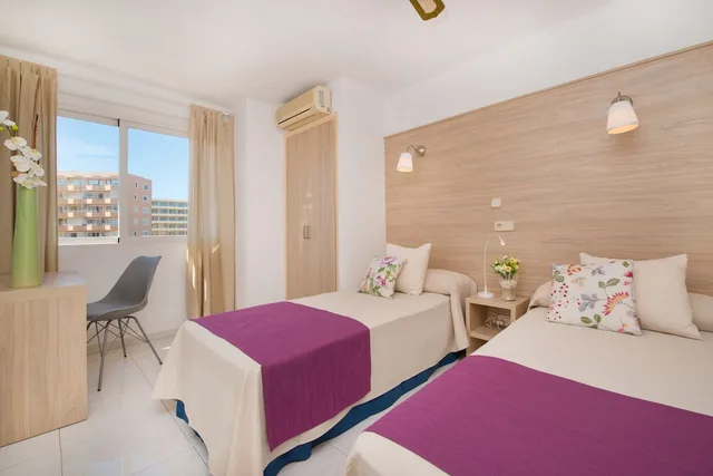 شقة بسريرين منفصلين بإطلالة على البحر بشرفة بغرفة نوم واحدة مع سرير سحّاب إضافي، Apartamentos Calablanca 2/3