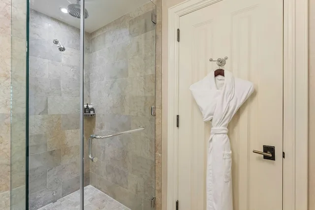 Room, King Bed, Mountain Side, The St. Regis Deer Valley 3/3