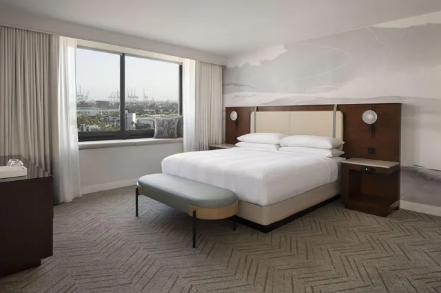 غرفة بسرير مزدوج بإطلالة على المرفأ، Marriott Long Beach Downtown 3/4