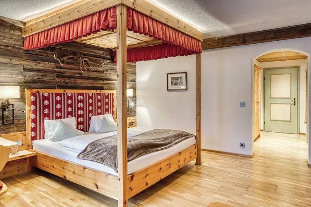 غرفة ديلوكس بشرفة، Alpenhotel Stolz 3/9
