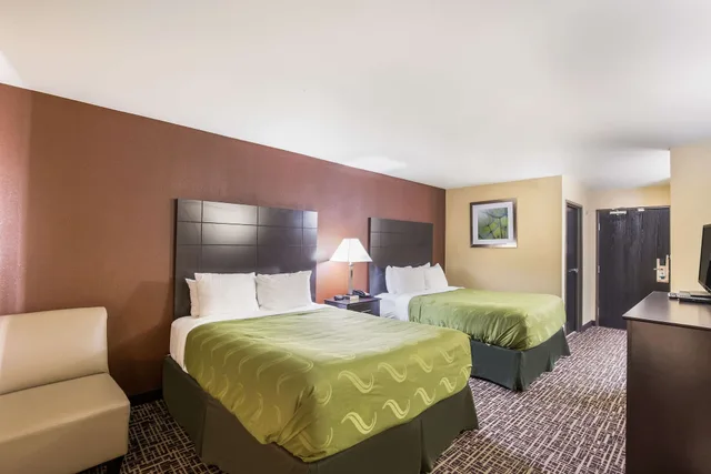غرفة قياسية بسريرين كوين، Quality Inn & Suites Caseyville - St. Louis 8/10