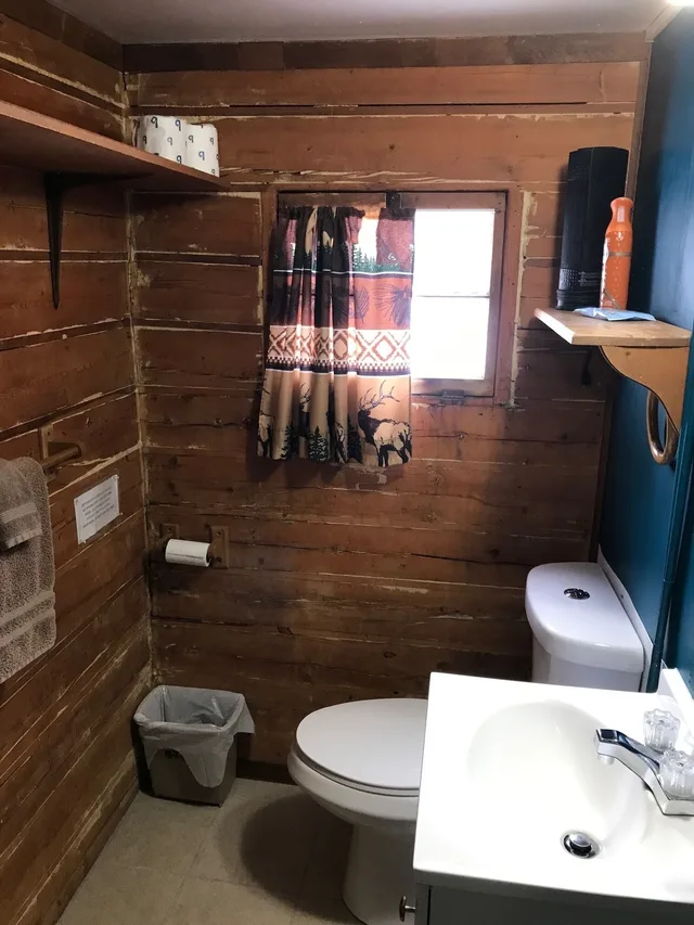 Comfort, Cabin, 1 Queen and 1 Futon Bed, Bunk Bed, Grandview Cabins & RV Resort 1/2