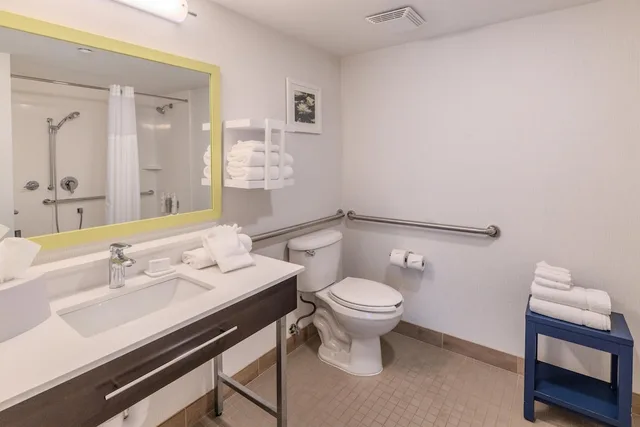 استوديو بسرير كينج مع أريكة لذوي الإعاقة، Hampton Inn Jasper 7/9