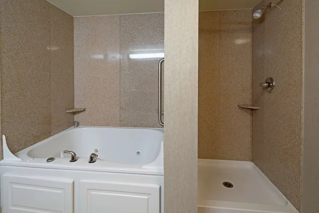 غرفة بسرير كينج بحوض استحمام، Hampton Inn Suites Bremerton 8/9