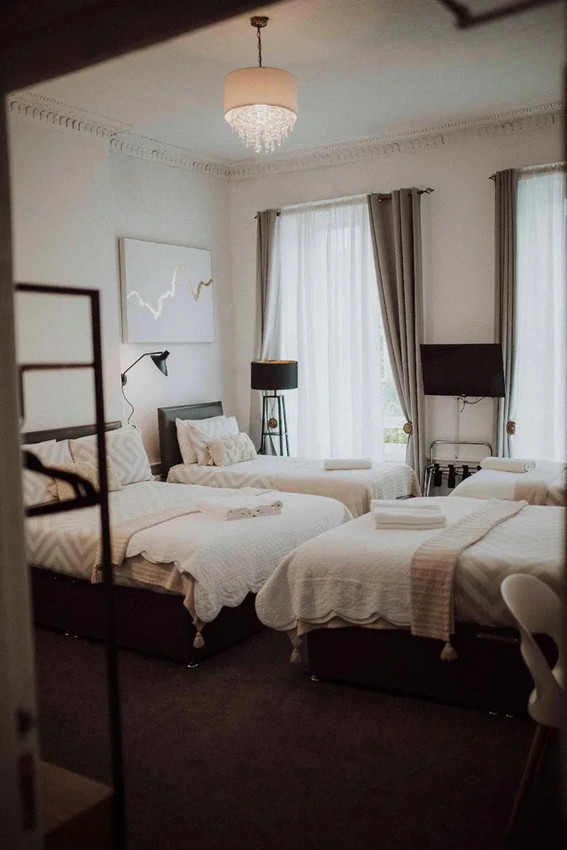 Superior, Family, Twin Beds, 2 Queen Beds, 16 PILRIG GUEST HOUSE 1/2