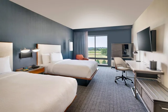 غرفة قياسية بسريرين كوين، Courtyard by Marriott Ames 2/2