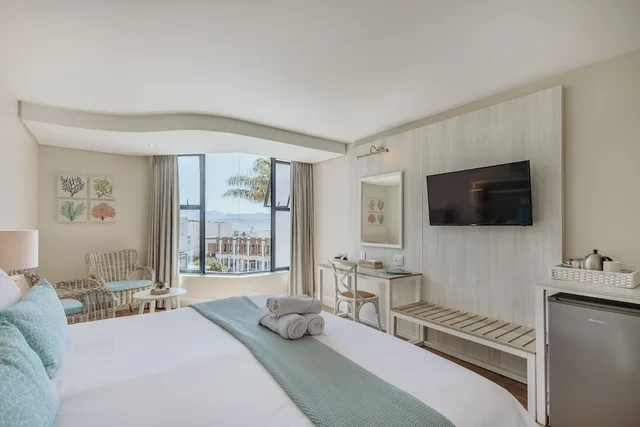 غرفة بريميوم بسرير كينج، BAYVIEW HOTEL 7/10