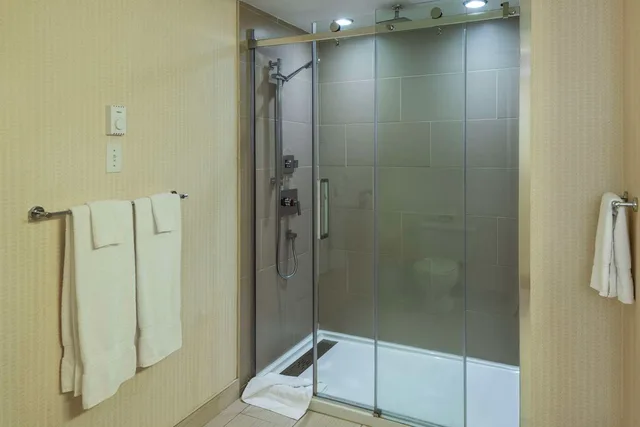 غرفة بسرير كوين، Comfort Inn Mont Laurier, QC 2/2