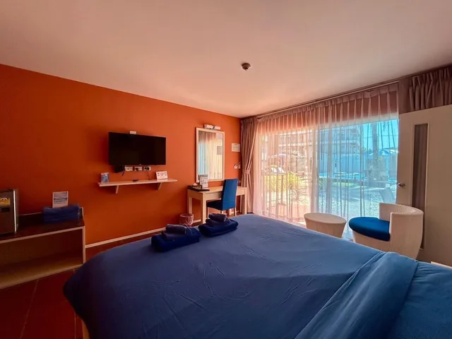 Family, King and Twin Beds, Pool Access، Grandblue Resort 6/10