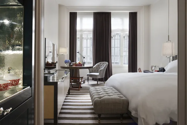 Executive, King Bed, Rosewood London 3/4
