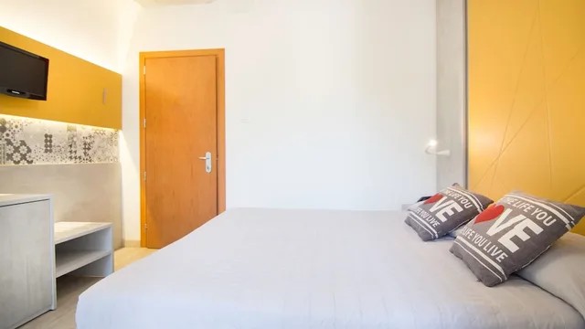 1 Bedroom, Design, Queen Bed, Courtyard View، Allorologio Hotel 2/4