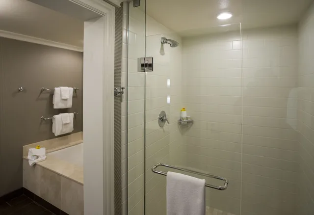 Deluxe, Single, 2 Queen Beds, Garden View, Terrace، The Atherton Hotel At OSU 6/6
