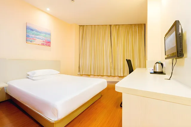 Room, Queen Bed, Hanting Hotel Shanghai 2/4