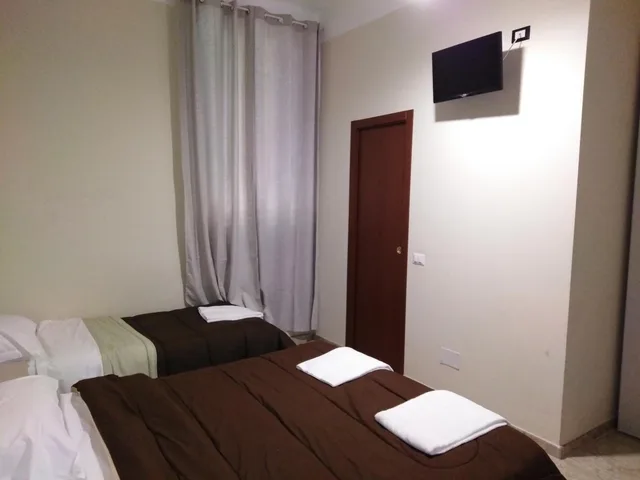 غرفة ثلاثية بحمام خاص، Emmy Hotel 2/8