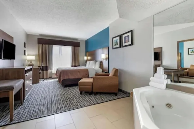 جناح بسرير كينج لذوي الإعاقة، Quality Inn & Suites I-35 E-Walnut Hill 3/3