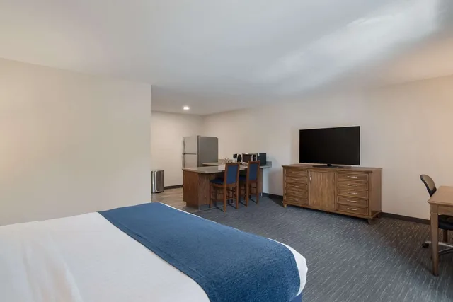 غرفة كبيرة بسرير كينج، SureStay Plus Hotel By Best Western Elizabethtown Hershey 4/7