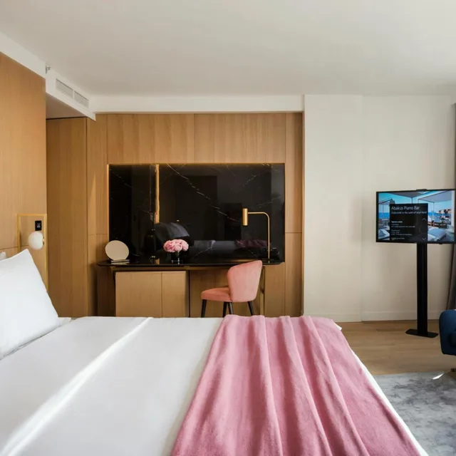 غرفة سوبيريور بسرير كينج بإطلالة جزئية على البحر، Hotel Excelsior Dubrovnik 4/8