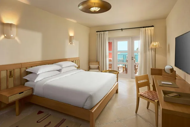غرفة بسرير كينج بإطلالة جزئية على البحر، Sheraton Miramar Resort El Gouna 4/10