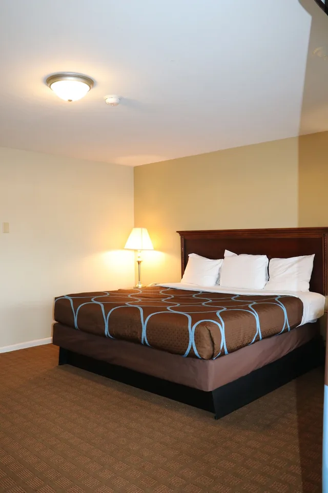 غرفة بسرير كينج للمدخنين، Knights Inn Plainfield 1/1
