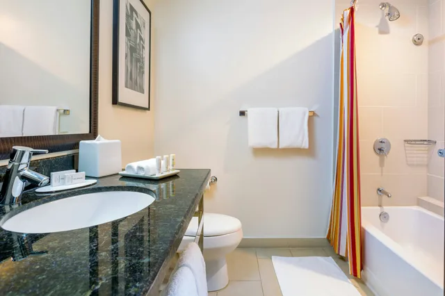 Room, Double Bed, Courtyard Panama Metromall 2/2