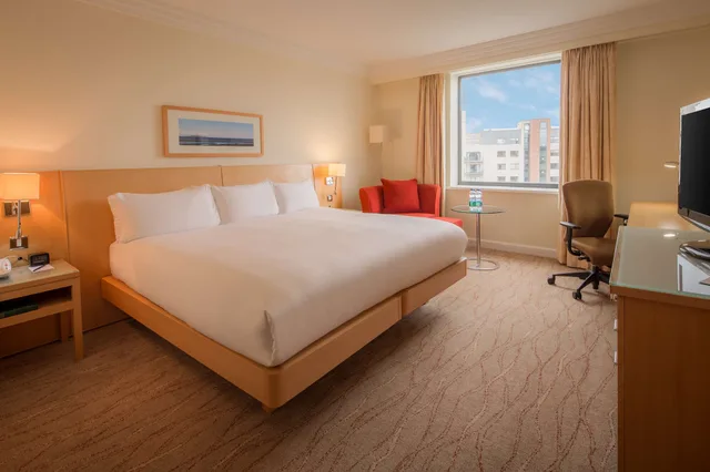 غرفة بسريرين منفصلين بحوض استحمام، Hilton Dublin Airport 4/6