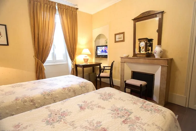 غرفة كومفورت بسريرين منفصلين، Hôtel La Villa Fleurie 3/8