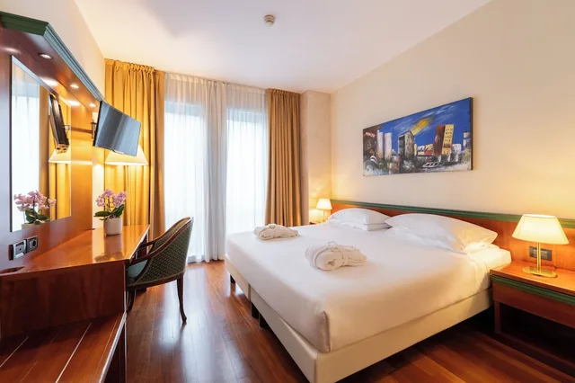Junior Suite, King Bed, Hotel Raffaello 2/10