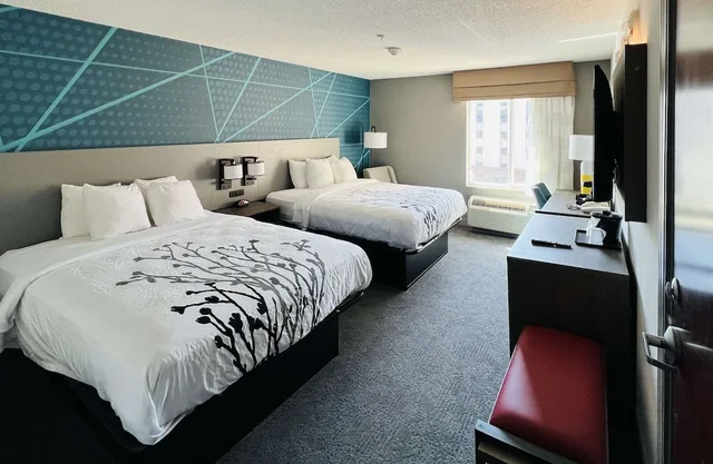 غرفة بسريرين كوين، Comfort Inn Emporia 3/6