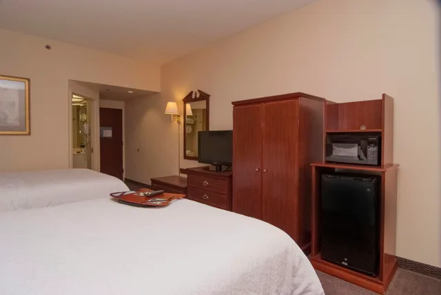 Room, 2 Queen Beds, Hampton Inn Flemington 3/5