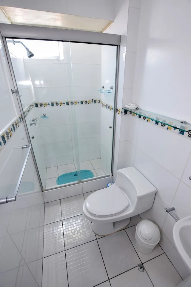 شقة فاخرة بسرير كوين بغرفتي نوم مع أريكة، Lux Miraflores Apartments Alcanfores 4/5