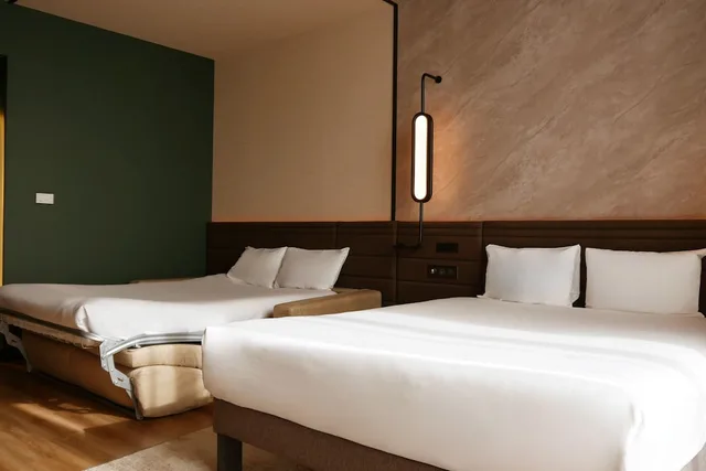 غرفة تنفيذية رباعية بسرير كوين وسرير بطابقين، Novotel Rouen Centre Cathedrale 1/8