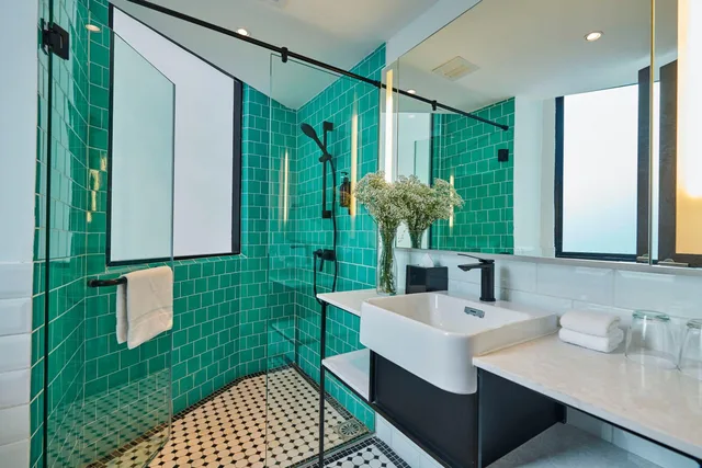 Plus, Superior, King Bed، J-Hotel By Dorsett 10/10