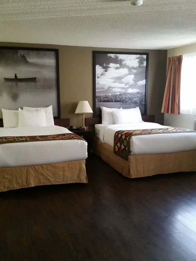 غرفة بسريرين مزدوجين، Super 8 by Wyndham Brockville 1/3