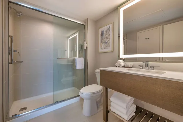 جناح بسرير كينج بغرفتين، Embassy Suites by Hilton Tulsa I-44 3/3