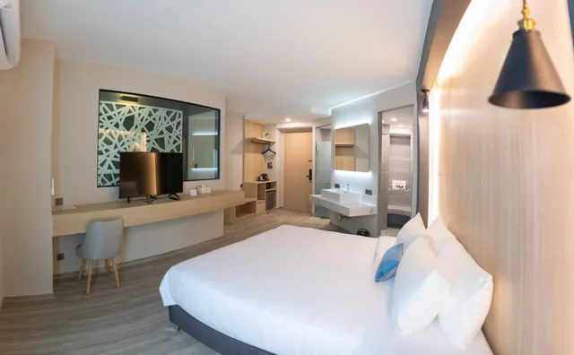 جناح شهر العسل بسرير كينج، 56 Hotel 1/2