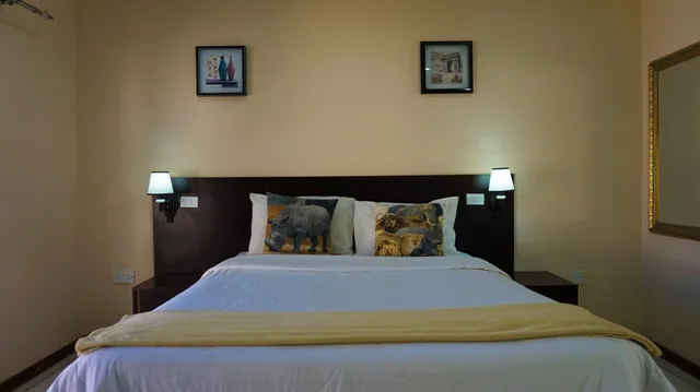 غرفة تنفيذية بسرير كوين، Tasha Lodge 3/10