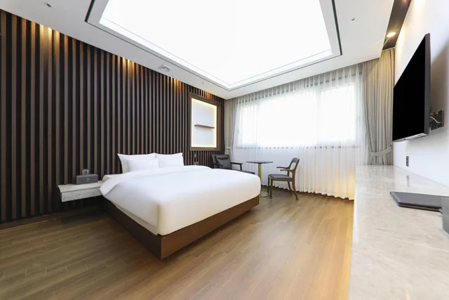 غرفة ديلوكس بسرير مزدوج بحوض استحمام، Hotel Demer 2/10