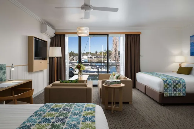 Suite, King and Twin Beds, Water View، Sails Port Macquarie By Rydges 1/3