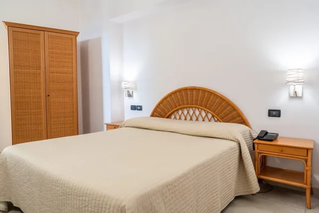 غرفة بسرير مزدوج بإطلالة على البحر، Hotel Corallo Taormina 1/1