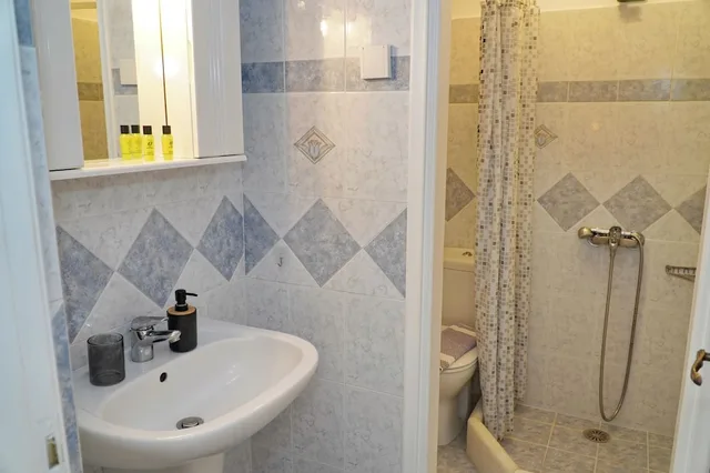 Semi Basement, Deluxe, Basement, Apartment, Queen Bed، Camara Hotel 7/7