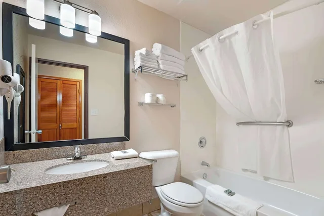 Standard, 2 Double Beds, Best Western Green Bay Inn Conference Center 8/8