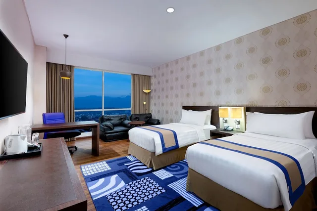 جناح جونيور بسريرين منفصلين، Aston Jember Hotel and Conference Center 1/6
