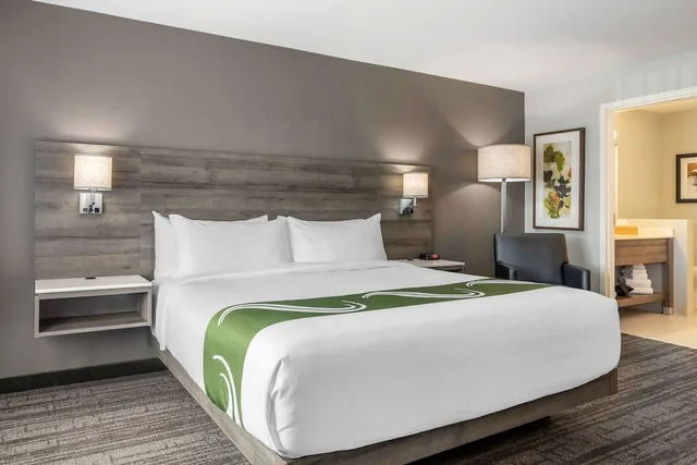 غرفة قياسية بسرير كوين، Amsterdam Inn & Suites Fredericton, an Ascend Collection Hotel 6/7