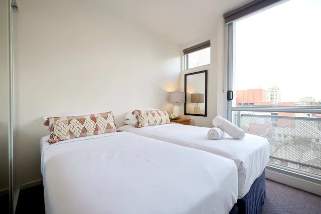 4 Bedrooms, Apartment, 4 Beds, King and Queen Bed, Sofa, Arrow On Swanston 3/10
