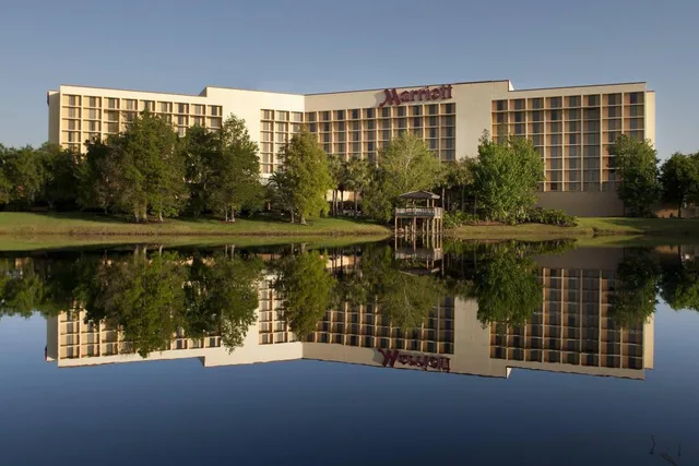 غرفة بسرير كينج أو كوين، Orlando Airport Marriott Lakeside 1/1