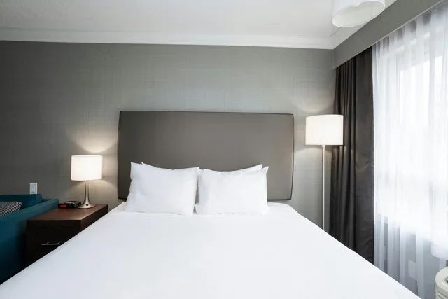 غرفة قياسية بسرير كينج، Sandman Hotel Revelstoke 3/4