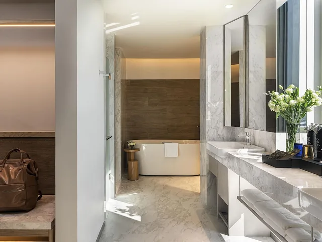 Executive, Suite, King Bed, Novotel Future Park Rangsit 8/10