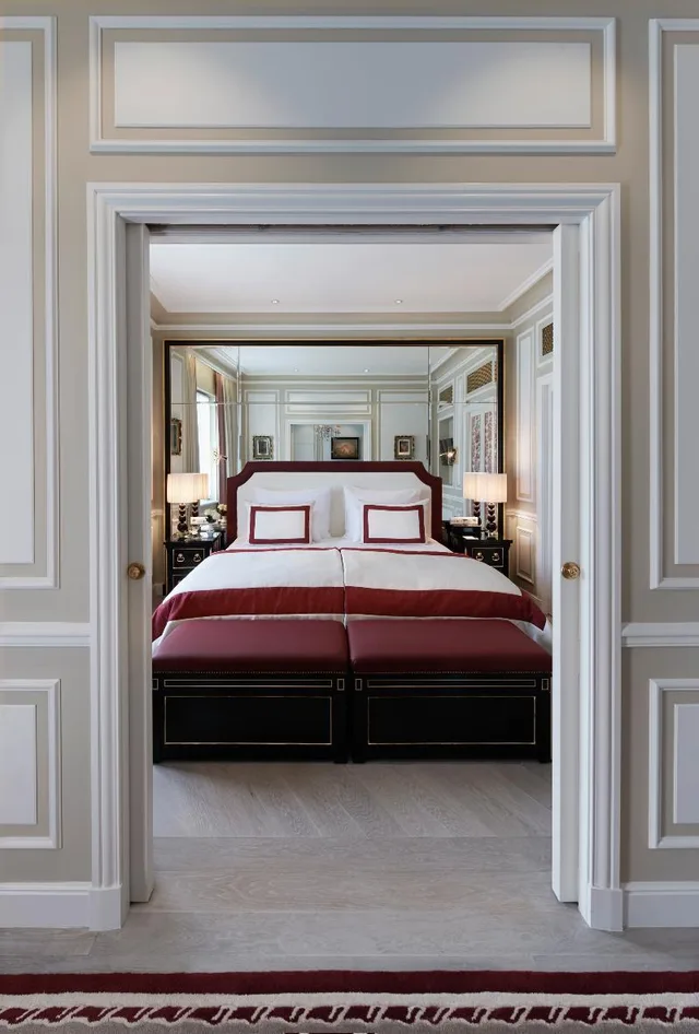 جناح سيغنتشر بسرير كينج بإطلالة، Hotel Sacher Salzburg 1/1