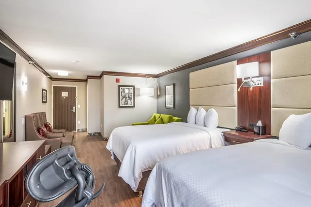 Upgrade, Suite, 2 Queen Beds, The Leo Collection Detroit, an Ascend Collection Hotel 5/10
