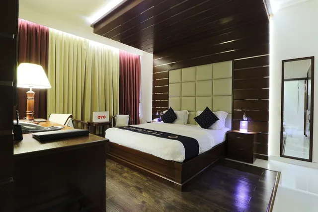 Executive, Suite, King Bed, Queen Palace Hotel 4/5